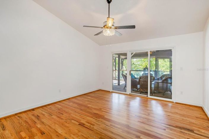 Image No.44-6 Bed Property for sale