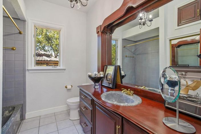 Image No.49-6 Bed Property for sale