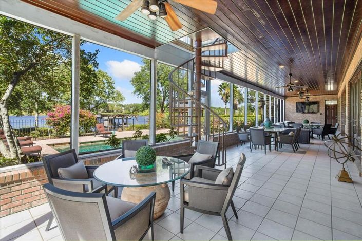 Image No.57-6 Bed Property for sale