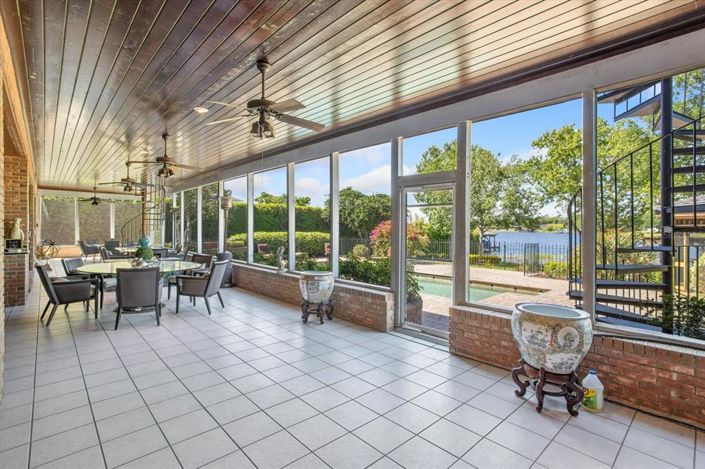 Image No.62-6 Bed Property for sale