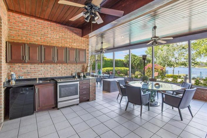 Image No.63-6 Bed Property for sale