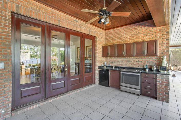 Image No.64-6 Bed Property for sale