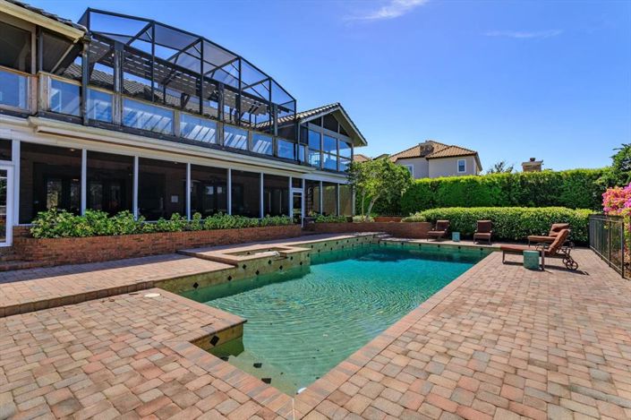 Image No.68-6 Bed Property for sale