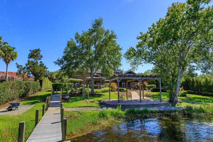 Image No.72-6 Bed Property for sale