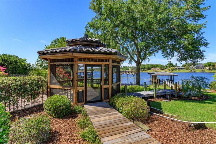 Image No.73-6 Bed Property for sale