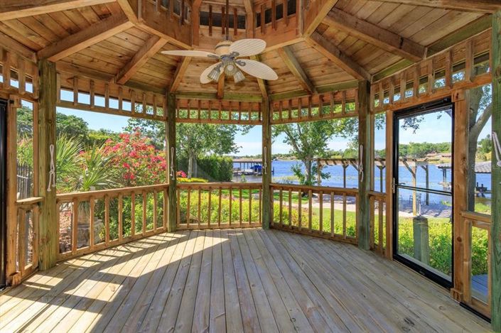 Image No.74-6 Bed Property for sale