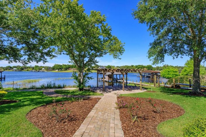 Image No.77-6 Bed Property for sale