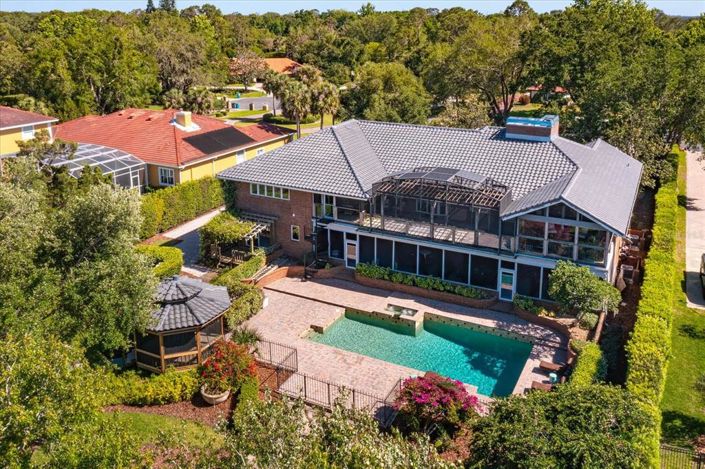 Image No.8-6 Bed Property for sale