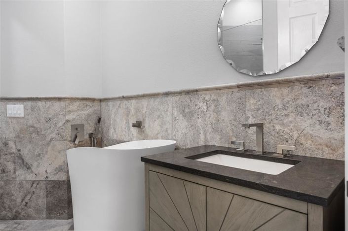 Image No.22-4 Bed Property for sale