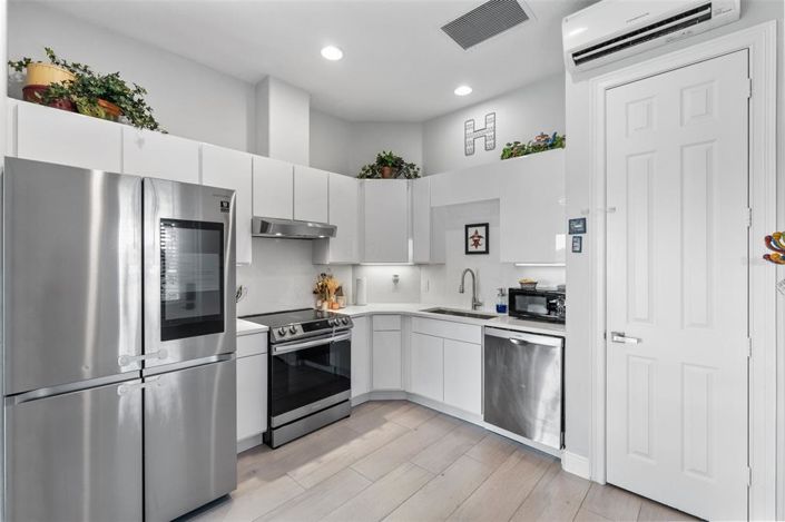 Image No.32-4 Bed Property for sale