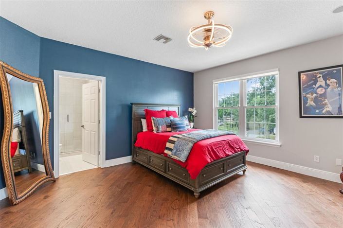 Image No.38-4 Bed Property for sale