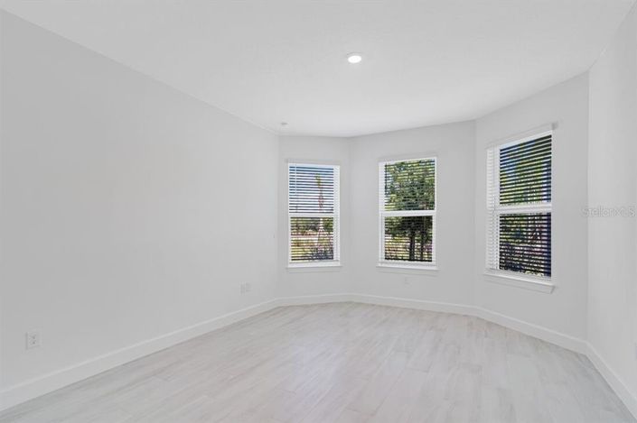 Image No.22-3 Bed Property for sale