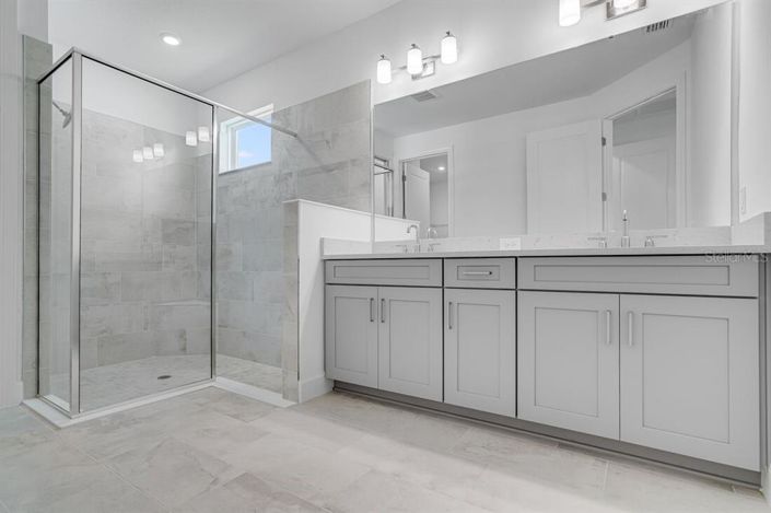 Image No.8-3 Bed Property for sale