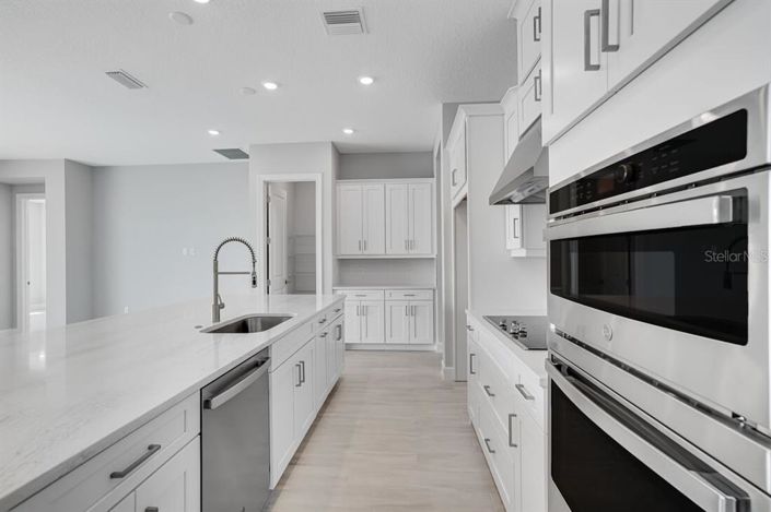 Image No.3-3 Bed Property for sale