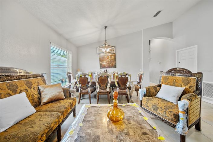 Image No.12-4 Bed Property for sale