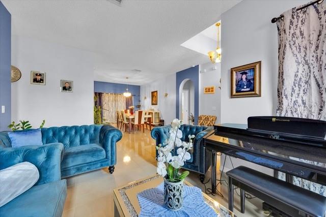 Image No.26-4 Bed Property for sale