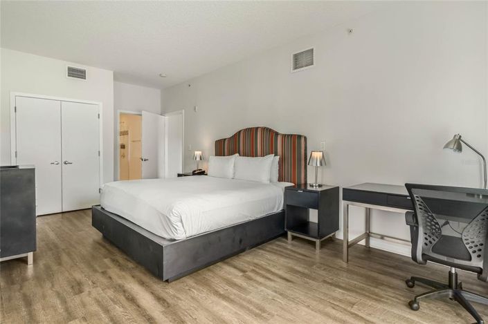 Image No.10-2 Bed Property for sale