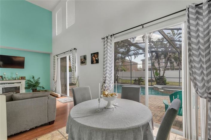 Image No.12-4 Bed Property for sale