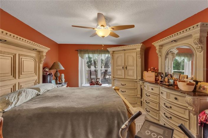 Image No.19-4 Bed Property for sale