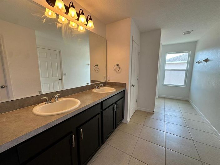 Image No.38-5 Bed Property for sale