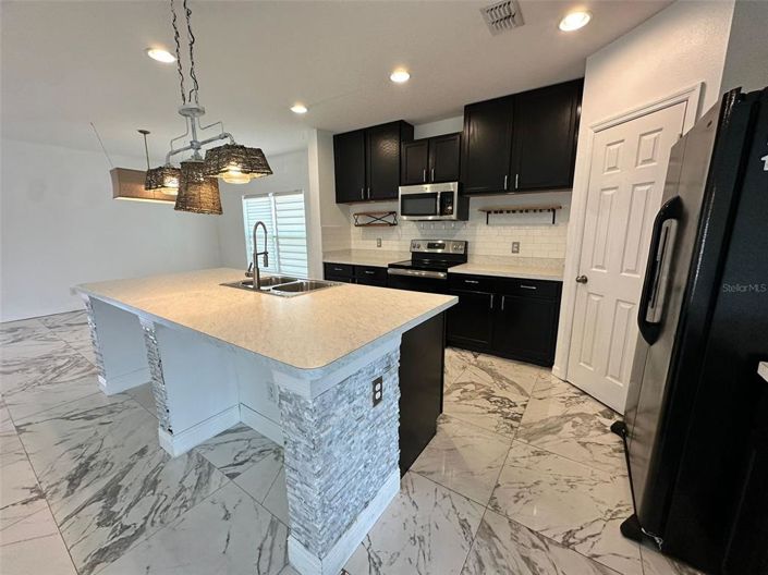 Image No.5-5 Bed Property for sale