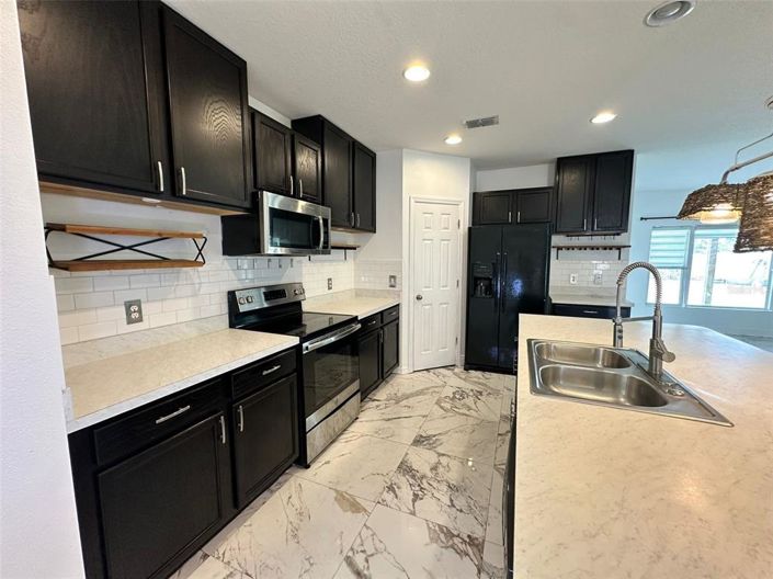 Image No.8-5 Bed Property for sale