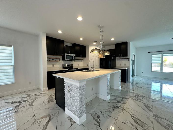 Image No.9-5 Bed Property for sale