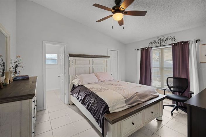 Image No.19-3 Bed Property for sale