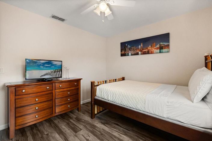 Image No.27-6 Bed Property for sale