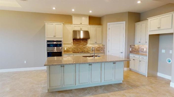 Image No.17-4 Bed Property for sale