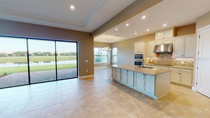 Image No.4-4 Bed Property for sale