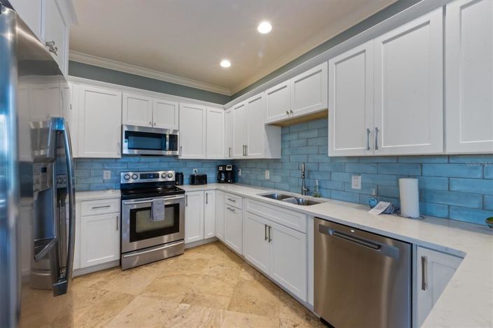 Image No.10-6 Bed Property for sale