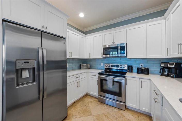 Image No.12-6 Bed Property for sale