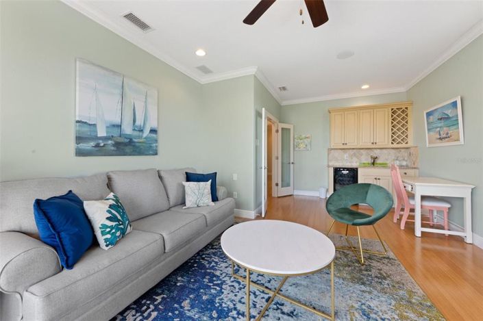 Image No.17-6 Bed Property for sale