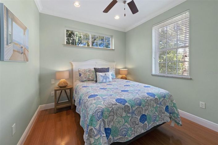 Image No.19-6 Bed Property for sale