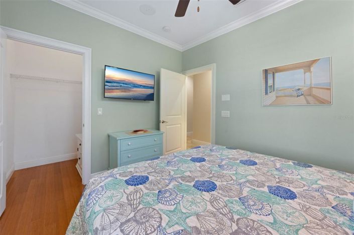 Image No.20-6 Bed Property for sale