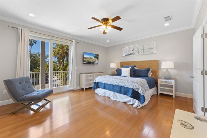 Image No.22-6 Bed Property for sale