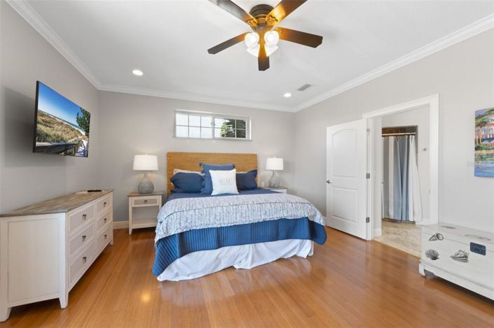 Image No.23-6 Bed Property for sale