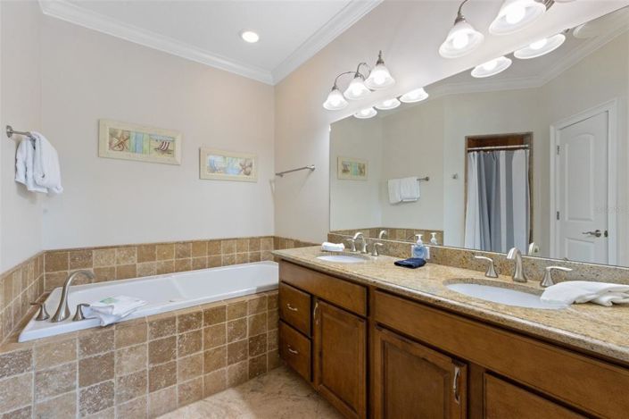 Image No.24-6 Bed Property for sale