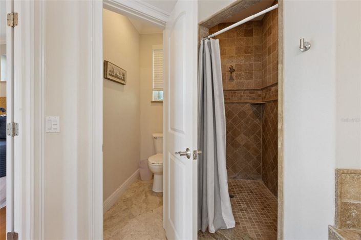 Image No.25-6 Bed Property for sale