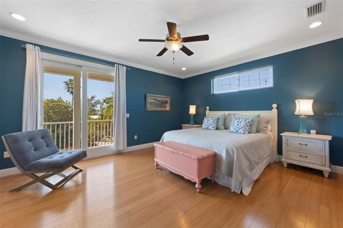 Image No.27-6 Bed Property for sale