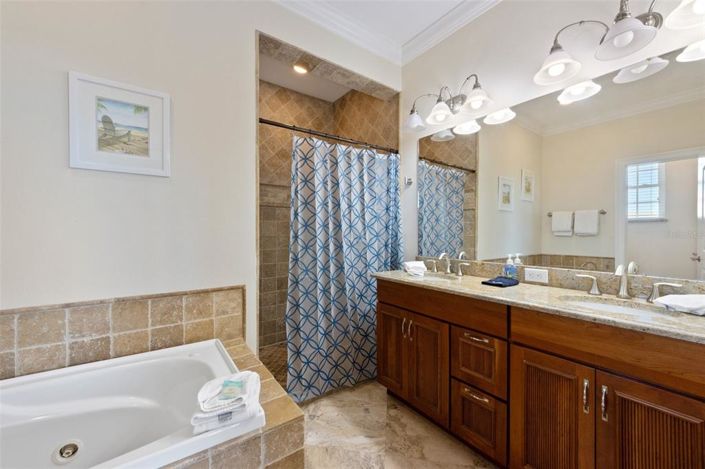 Image No.30-6 Bed Property for sale