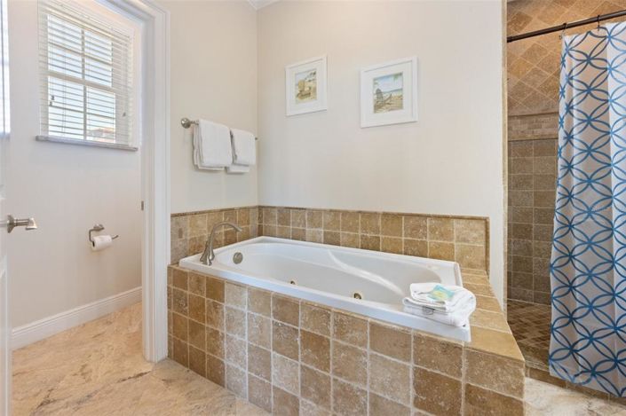 Image No.31-6 Bed Property for sale