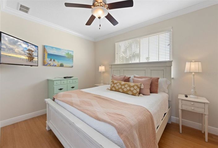 Image No.36-6 Bed Property for sale