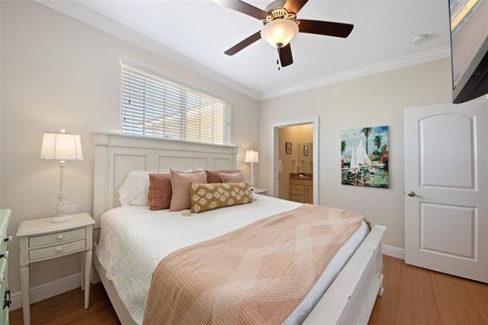 Image No.37-6 Bed Property for sale