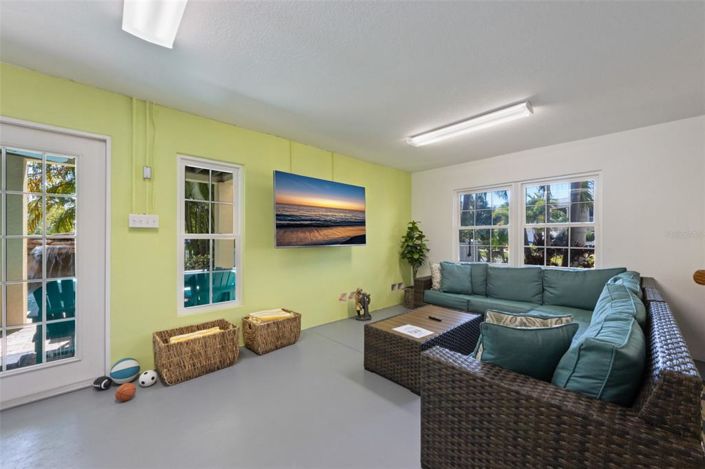 Image No.45-6 Bed Property for sale