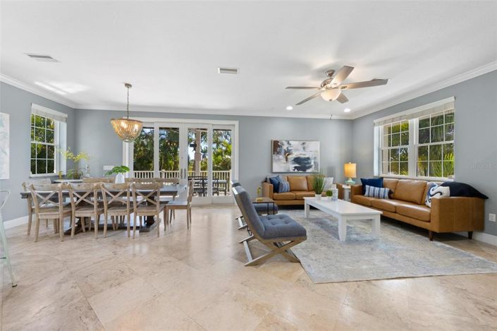 Image No.5-6 Bed Property for sale