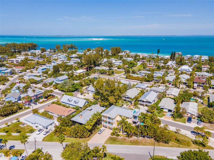 Image No.63-6 Bed Property for sale