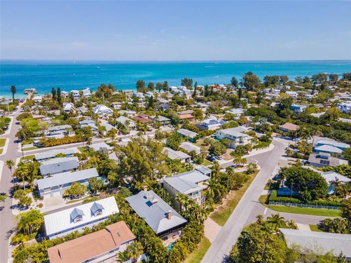 Image No.64-6 Bed Property for sale