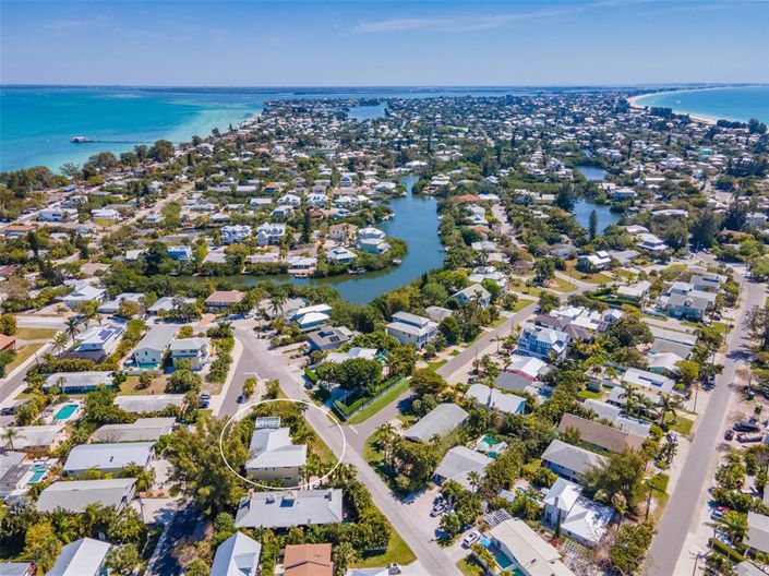 Image No.65-6 Bed Property for sale